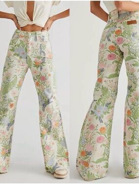 ✨ RARE ✨ Wrangler x Free People Wanderer Flare - Wallflower Print
